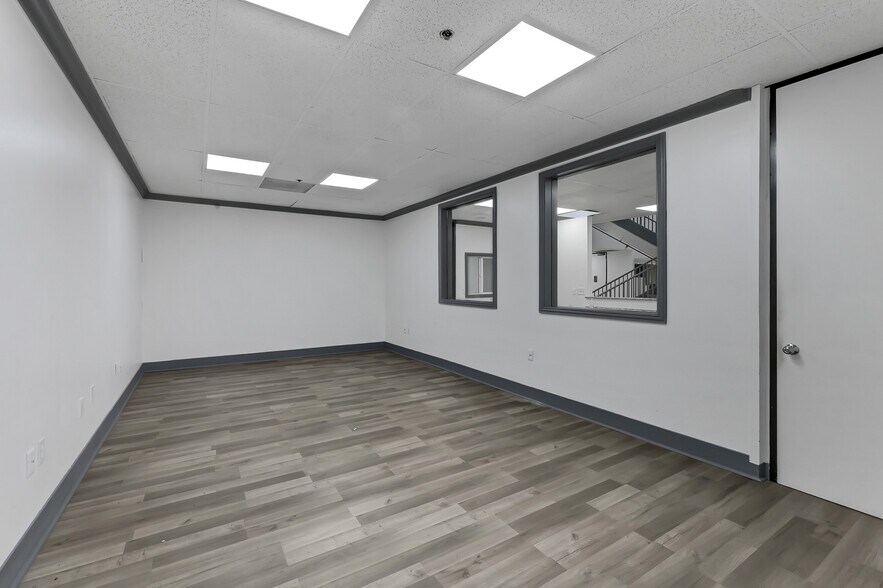 More Photos Of 1124 Blalock Rd, Houston Warehouse For Lease
