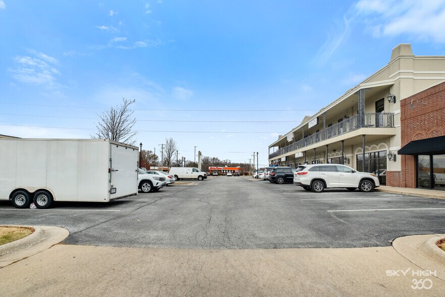 More Photos Of 201 SW 14th St, Bentonville Unknown For Lease