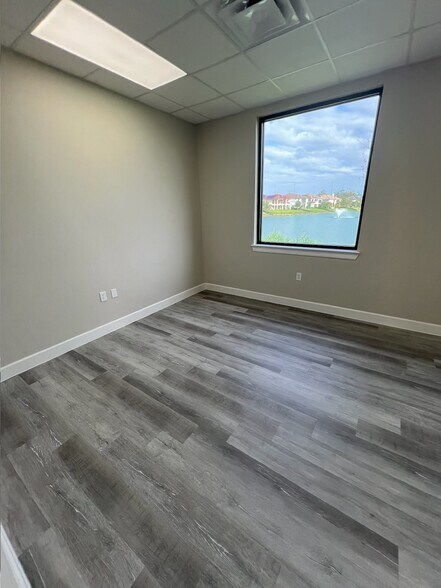 More Photos Of 5501 Cabrera Dr, Sugar Land Unknown For Lease