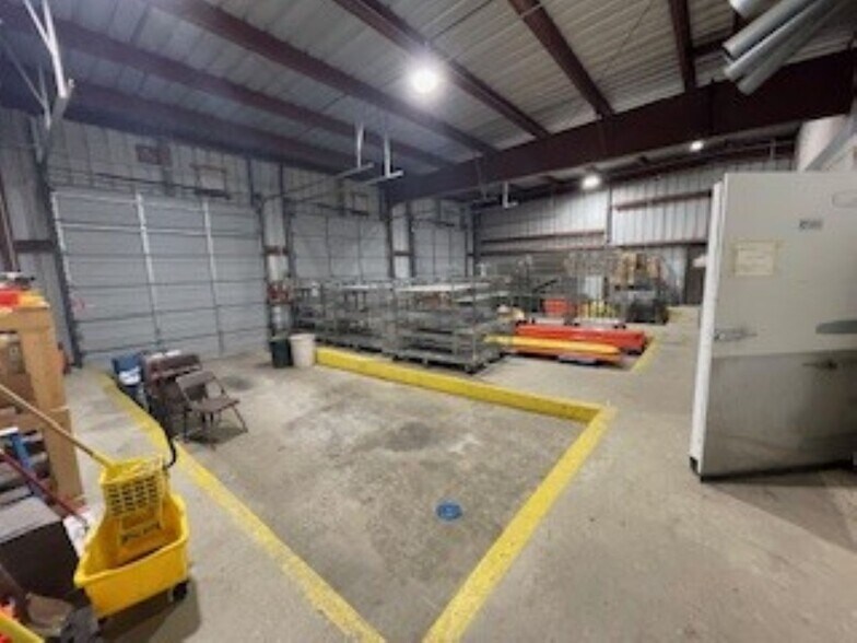 More Photos Of 1604 Schwan Dr, Mendota Industrial For Sale