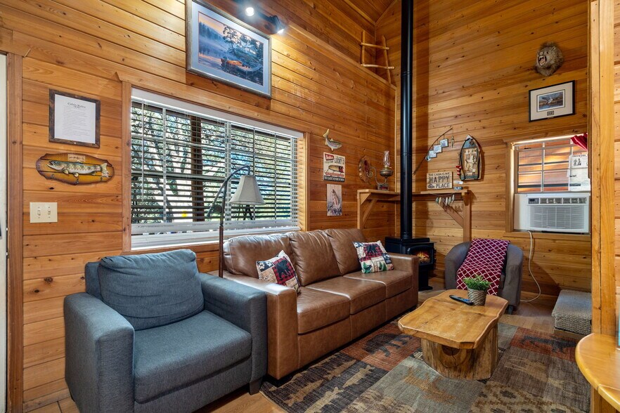 More Photos Of 1022 S Hunter Creek Dr, Payson Hotel For Sale