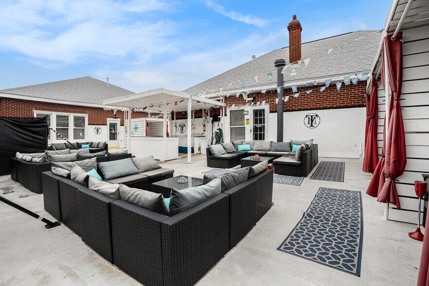 More Photos Of 1502 39th St, Galveston General Retail For Sale