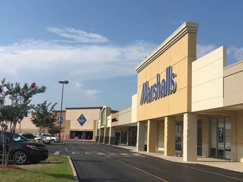 More Photos Of 3250 Airport Blvd, Mobile Unknown For Lease