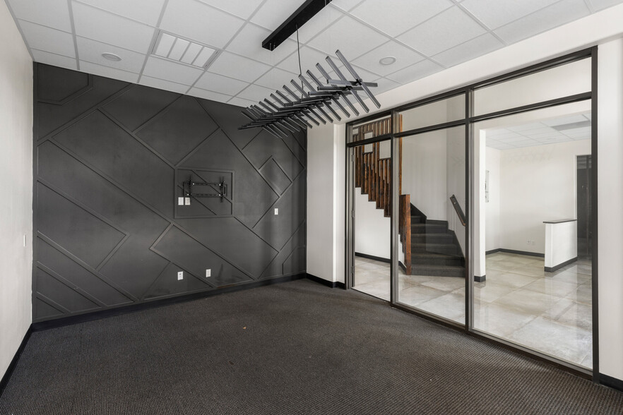 More Photos Of 8125 N Sam Houston Pky W, Houston Medical For Sale