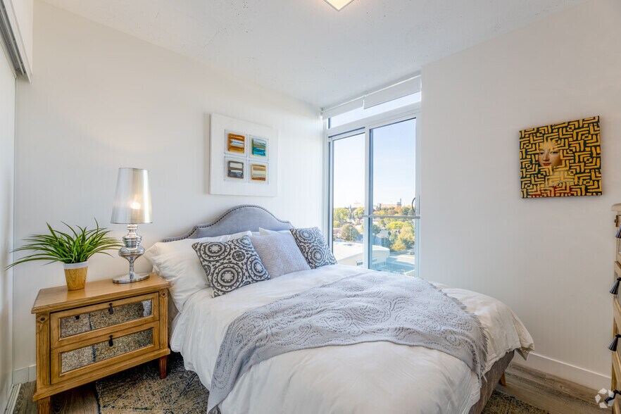 More Photos Of 100 Bond St E, Oshawa Apartments For Lease