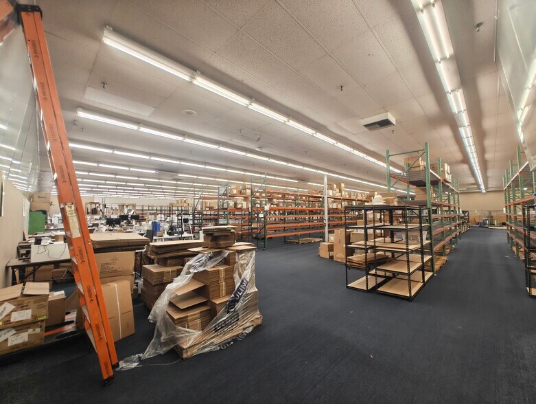 More Photos Of 3216 E Cactus Rd, Phoenix Freestanding For Lease