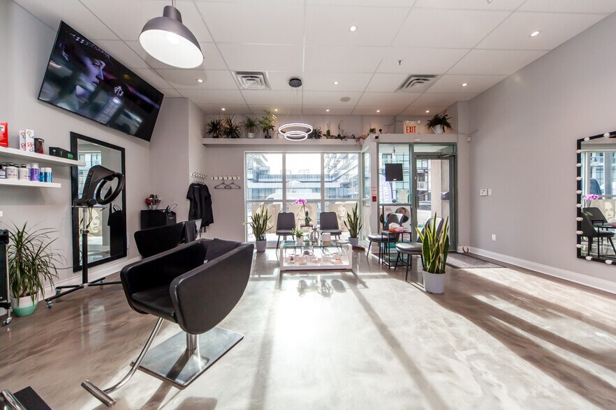 More Photos Of 250-300 Manitoba St, Toronto Apartments For Sale