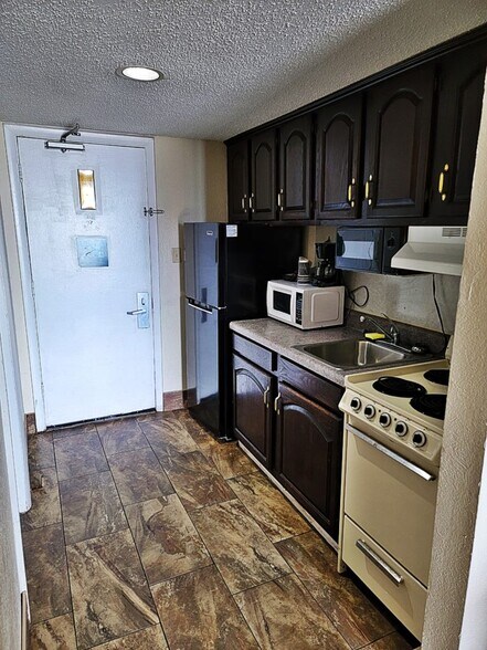 More Photos Of 1004 S Ocean Blvd, Myrtle Beach Hotel For Sale