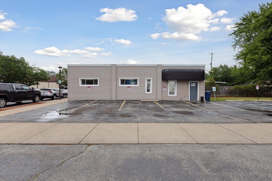 More Photos Of 1000 N Johnson St, Bay City Medical For Sale