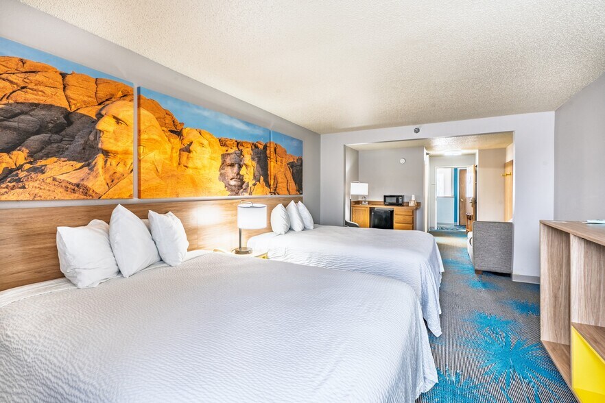 More Photos Of 519 Crook St, Custer Hotel For Sale