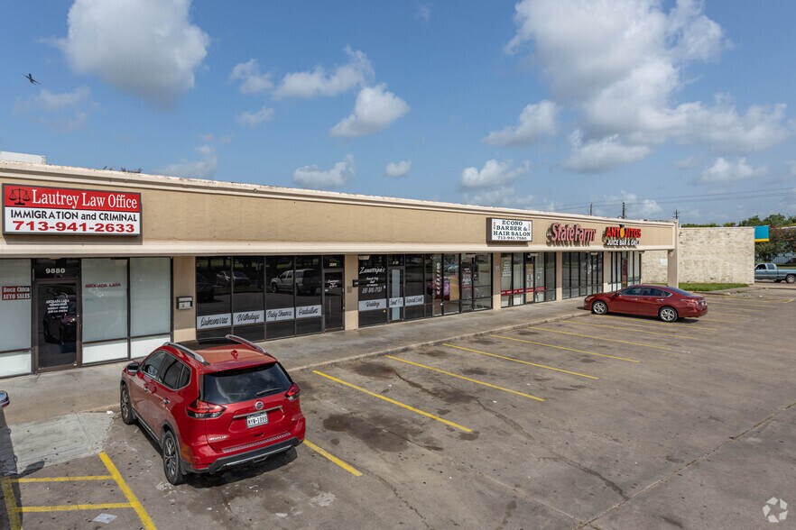 More Photos Of 9820-9930 Windmill Lakes, Houston General Retail For Sale