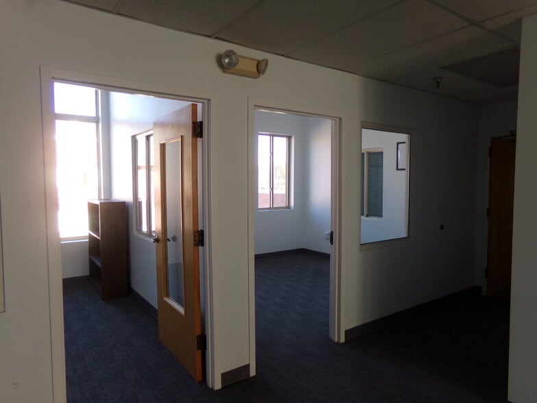 More Photos Of 22648 Glenn Dr, Sterling Office For Lease