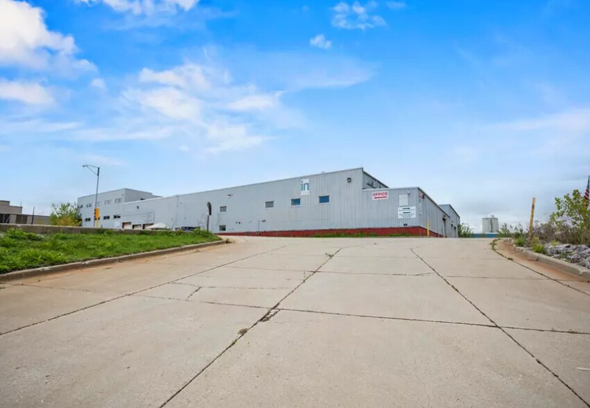 More Photos Of 2929 S Chase Ave, Milwaukee Warehouse For Sale