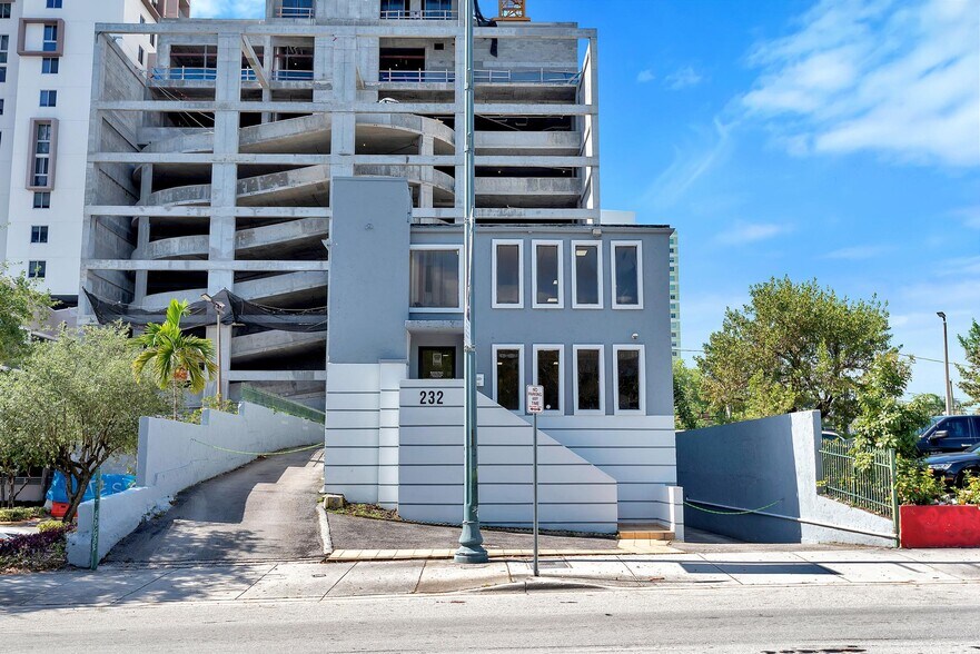 More Photos Of 232 SW 8th St, Miami Medical For Sale