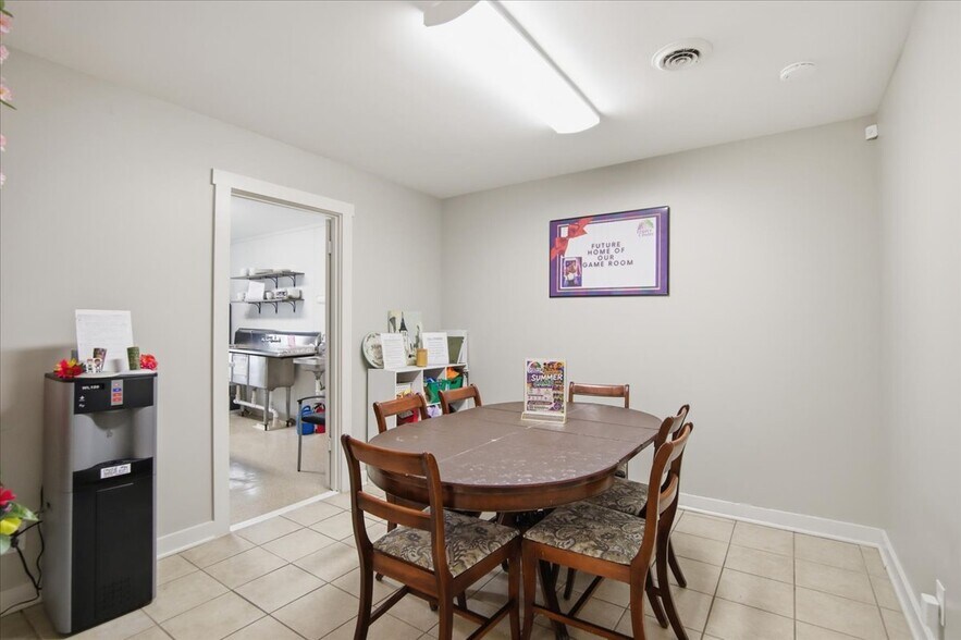 More Photos Of 1002 Oakwood Ave NW, Huntsville Office Residential For Lease