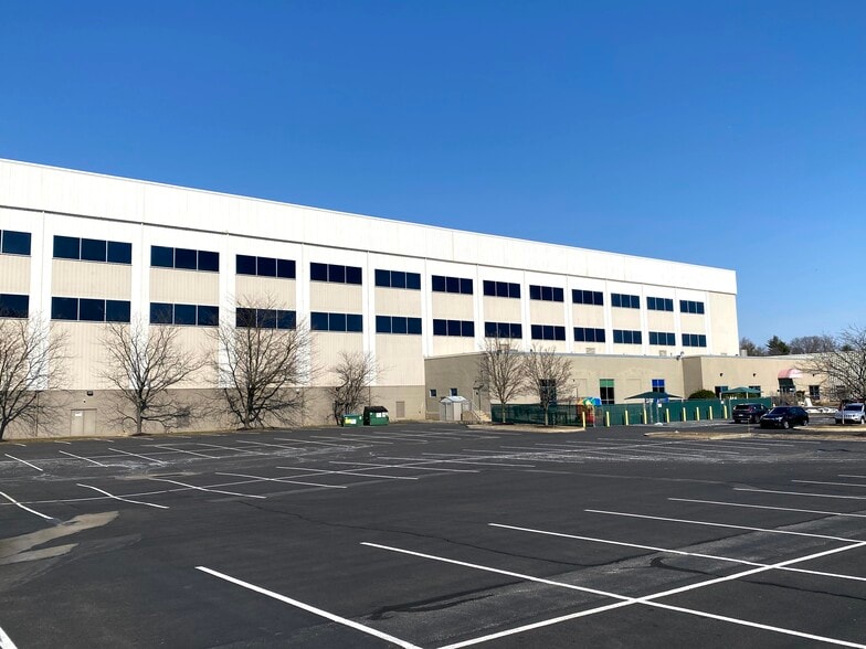 More Photos Of 330-339 S Warminster Rd, Hatboro Warehouse For Lease