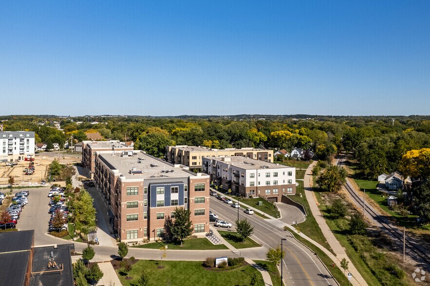 More Photos Of 2418 Winnebago St, Madison Apartments For Lease