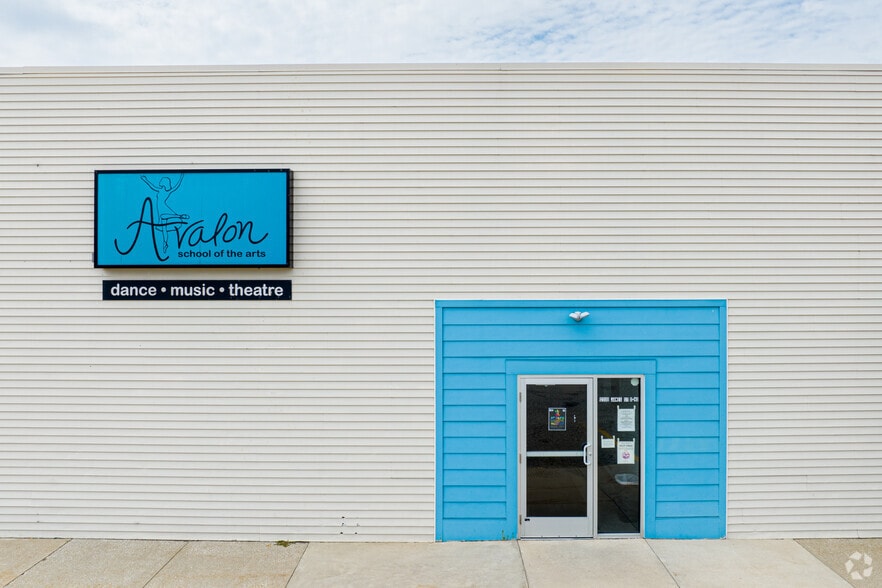 More Photos Of 12330 James St, Holland Unknown For Lease