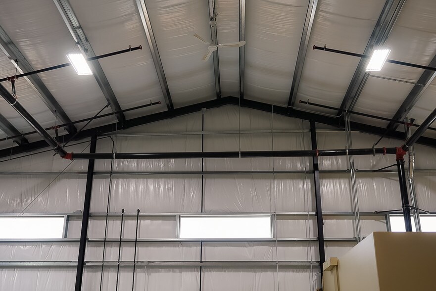 More Photos Of 4620 SW 23rd St, Redmond Warehouse For Lease