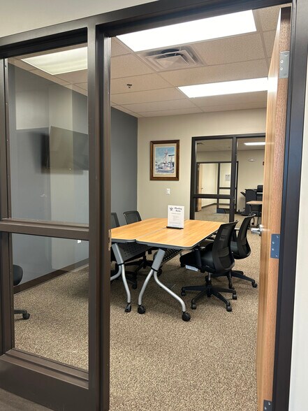 More Photos Of 651 N Broad St, Middletown Office For Lease