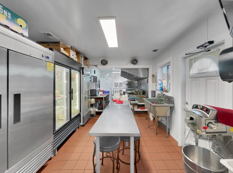 More Photos Of 9 Callaway Dr, Crawford Restaurant For Sale