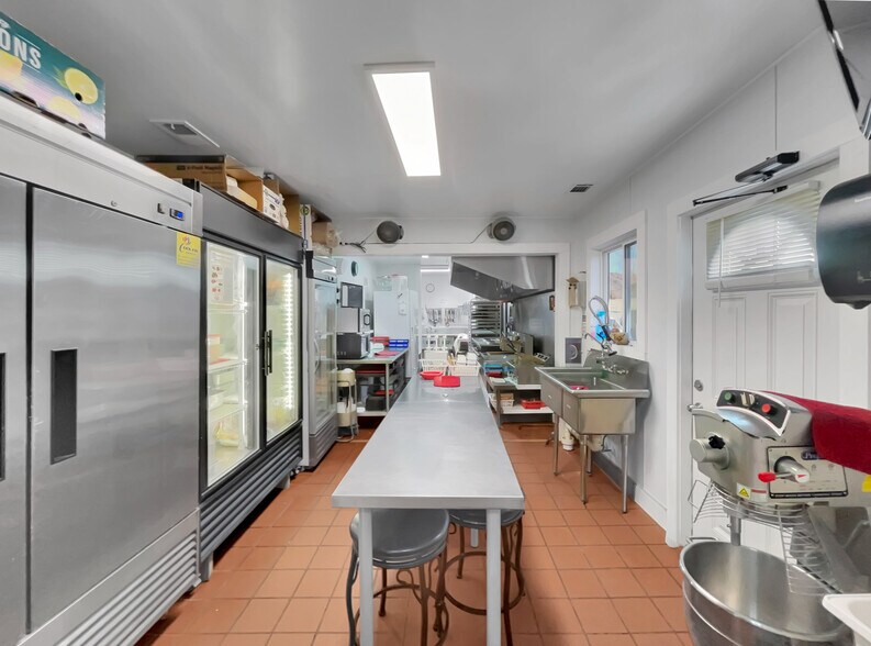 More Photos Of 9 Callaway Dr, Crawford Restaurant For Sale