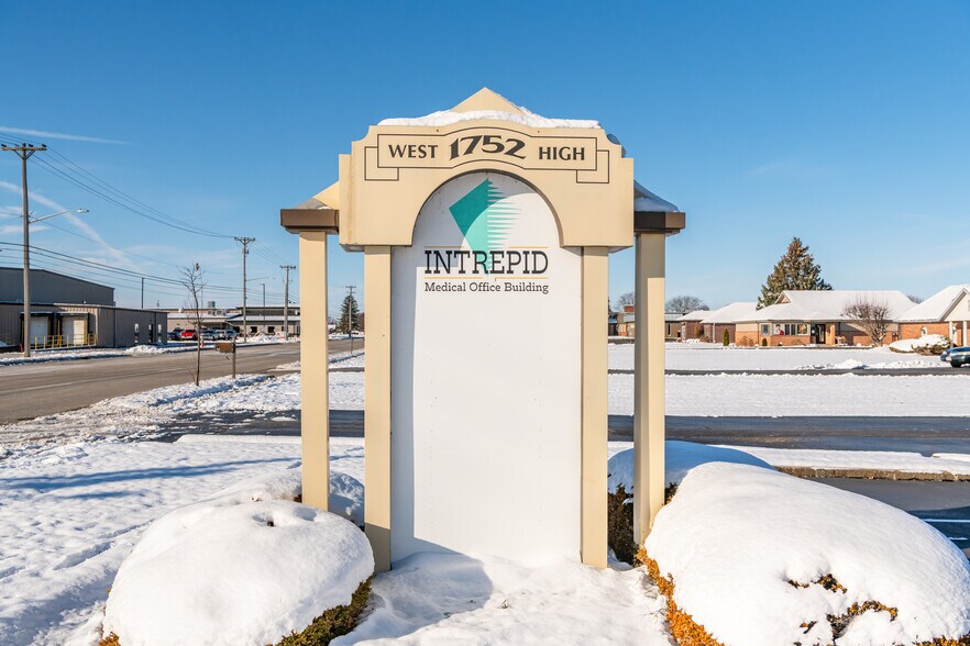 More Photos Of 1752 W High St, Piqua Medical For Sale
