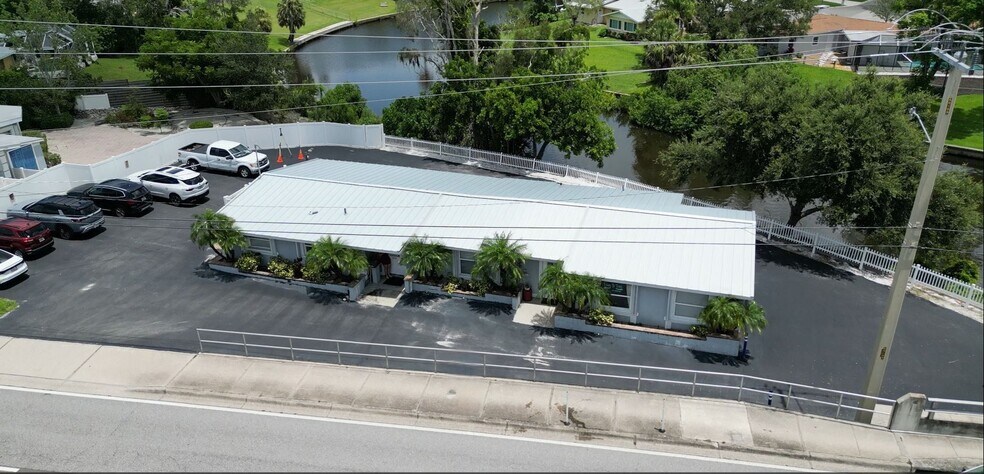 More Photos Of 2535 Bee Ridge Rd, Sarasota Medical For Lease