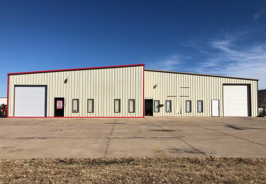 Primary Photo Of 2530-2536 S Leonine St, Wichita Warehouse For Lease