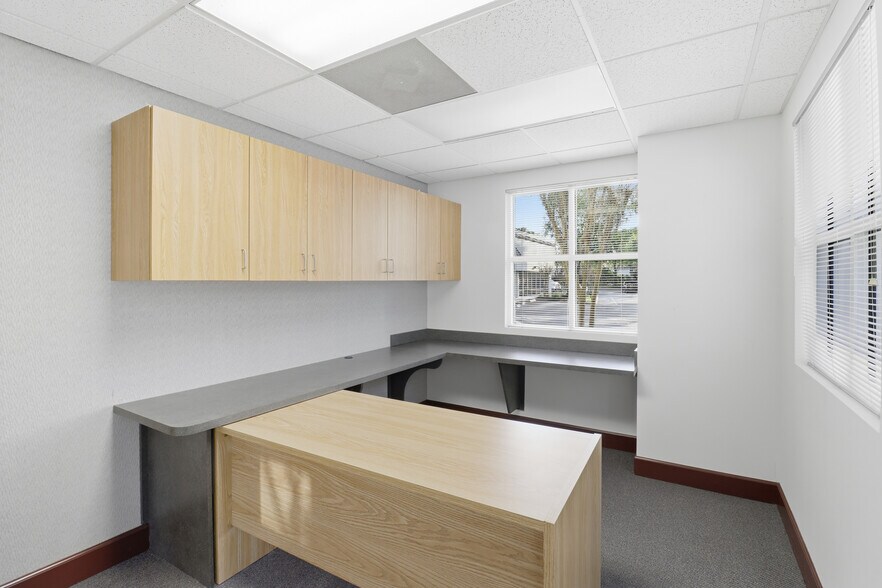 More Photos Of 585 Technology Pky, Lake Mary Office For Sale