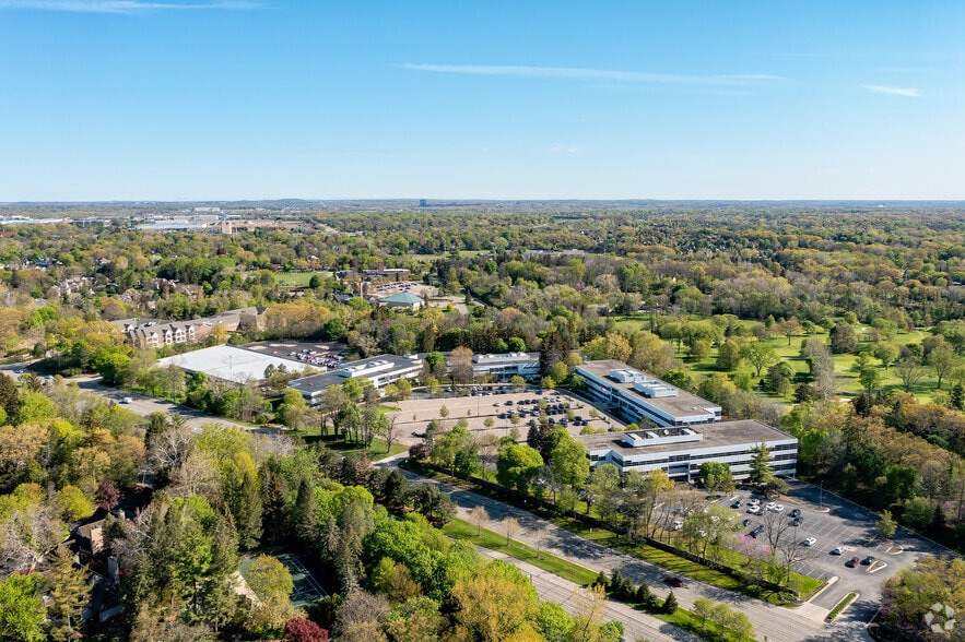 More Photos Of 41000 Woodward Ave, Bloomfield Hills Office For Lease