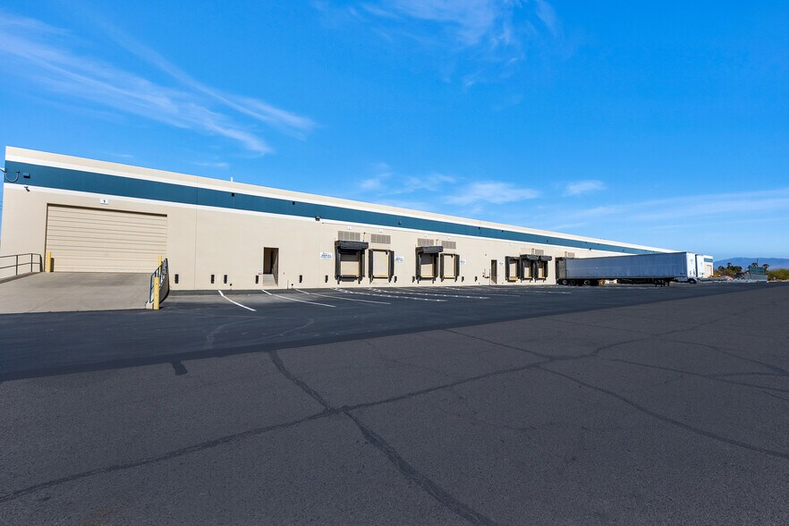 More Photos Of 777 E MacArthur Cir, Tucson Distribution For Lease