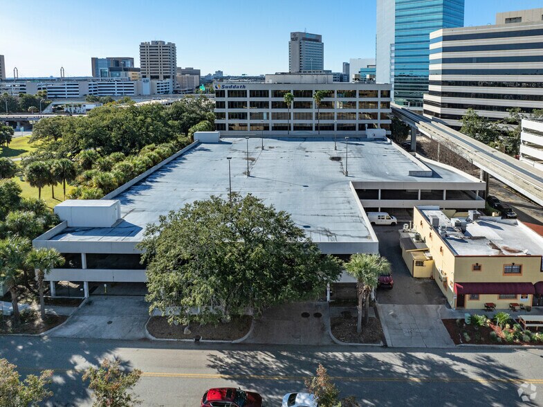 More Photos Of 815 S Main St, Jacksonville Office For Lease