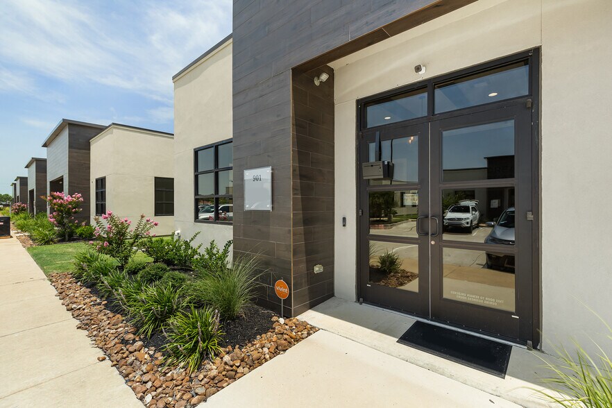 More Photos Of 8118 Fry Rd, Cypress Office For Lease