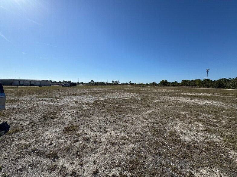 More Photos Of 7990 Associate Boulevard, Sebring Land For Lease