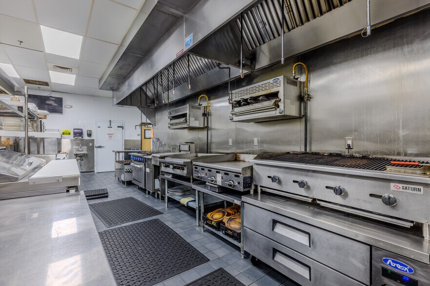 More Photos Of 7196 S Highway 92, Hereford Restaurant For Sale