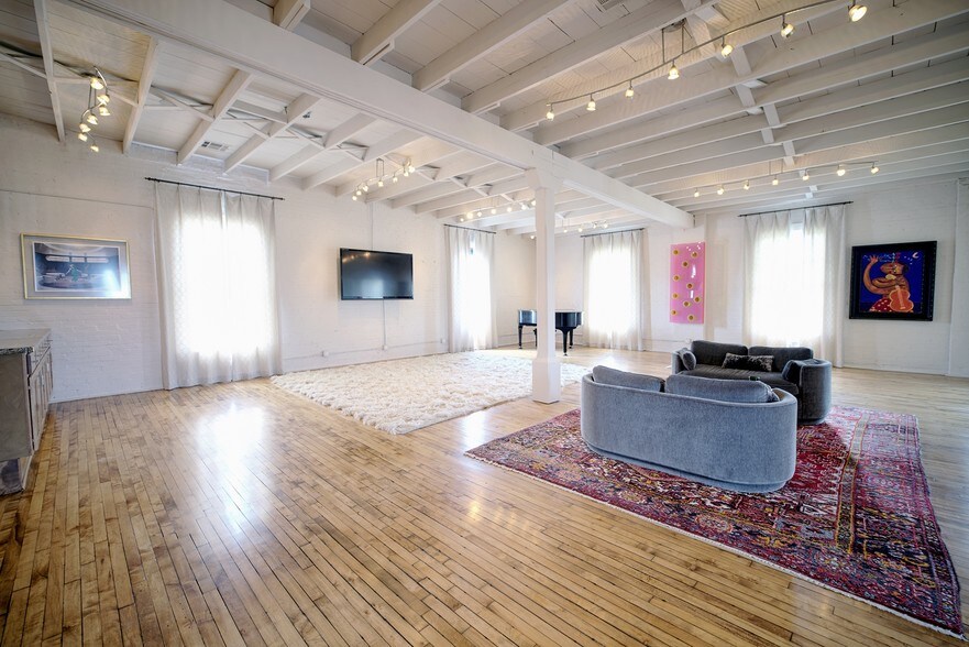 More Photos Of 2409 Commerce St, Houston Freestanding For Lease