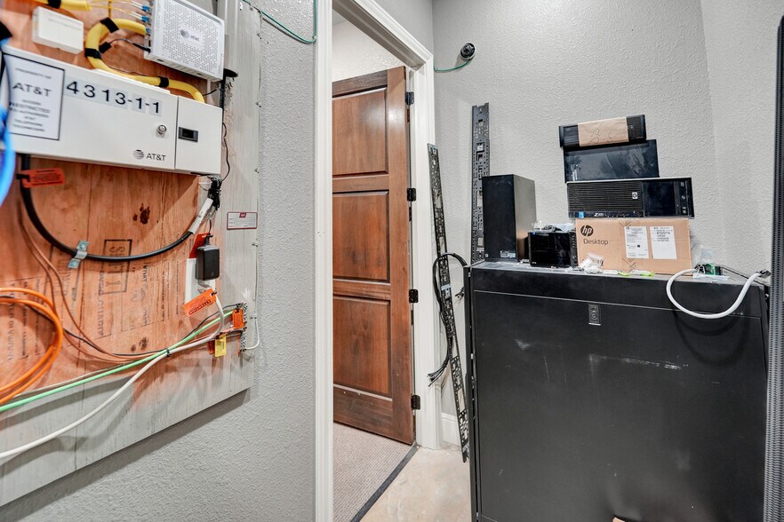 More Photos Of 4313 N County Rd W, Odessa Office For Sale