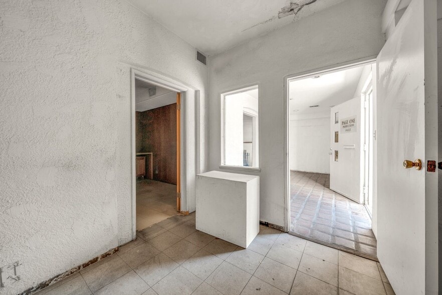 More Photos Of 1433 N 1st St, Phoenix General Retail For Sale