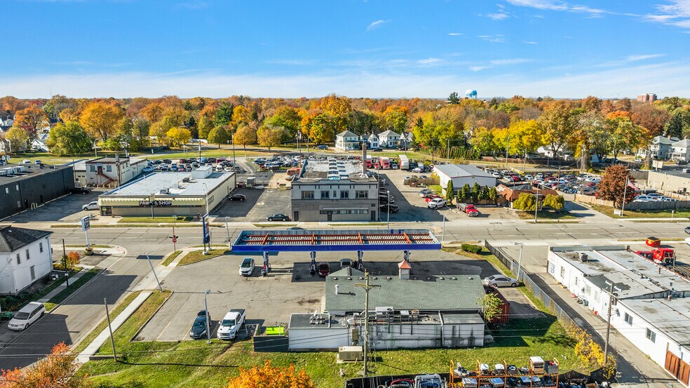 More Photos Of 186 N Gratiot Ave, Mount Clemens Service Station For Sale