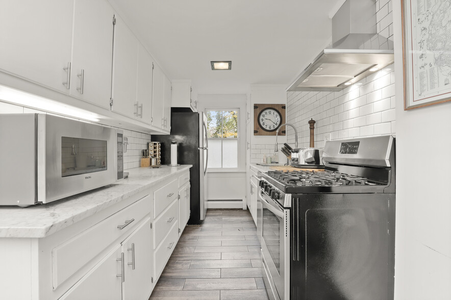 More Photos Of 47 Hollow Tree Ridge Rd, Darien Apartments For Sale