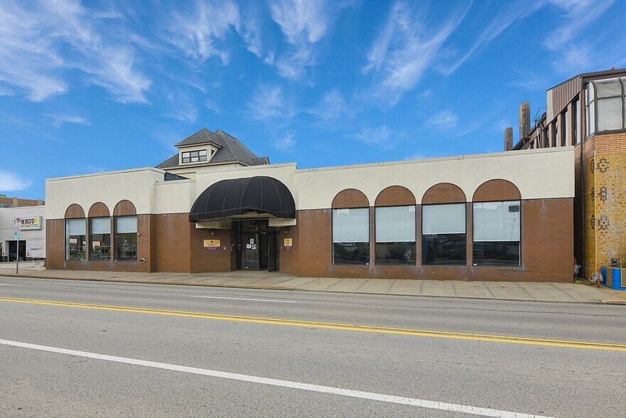 More Photos Of 4749 Baum Blvd, Pittsburgh Flex For Sale