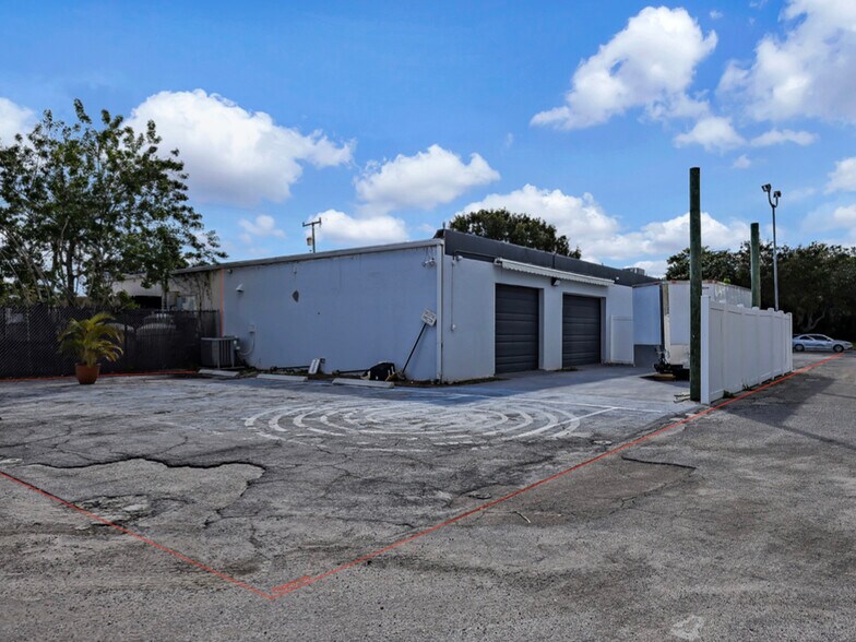 More Photos Of 705 Bond Way, Delray Beach Showroom For Sale