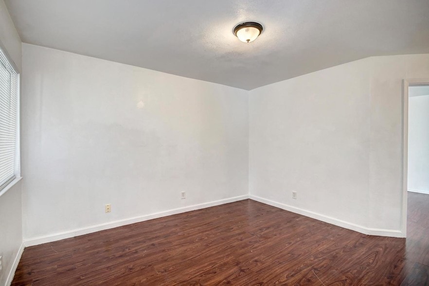 More Photos Of 2390-2398 Oakmont St, Sacramento Apartments For Sale