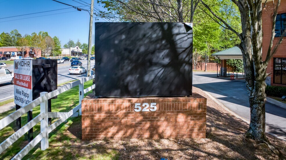 More Photos Of 525 E Crossville Rd, Roswell Office For Sale