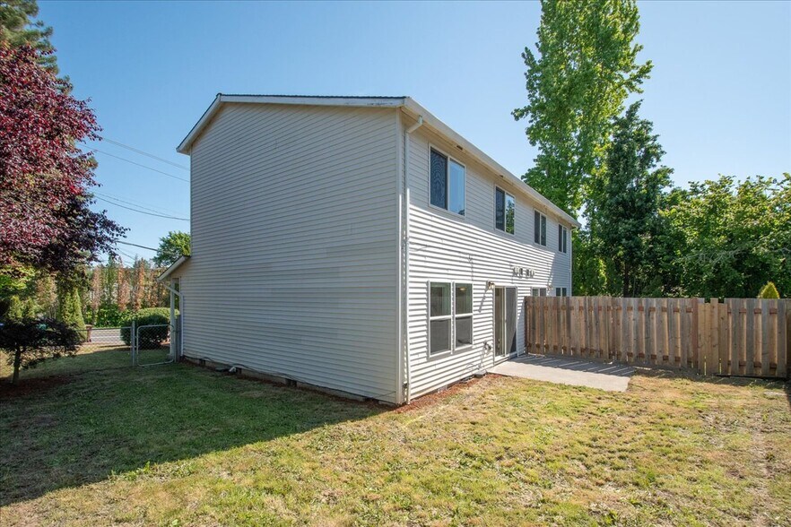 More Photos Of 4038-4048 SE Powell Valley Rd, Gresham Specialty For Sale