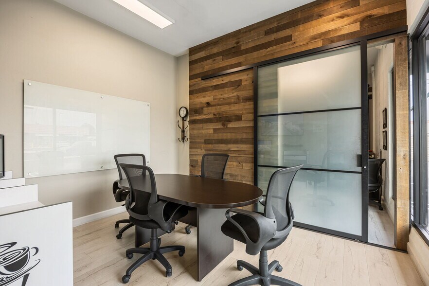 More Photos Of 20605 Soledad Canyon Rd, Canyon Country Office For Sale