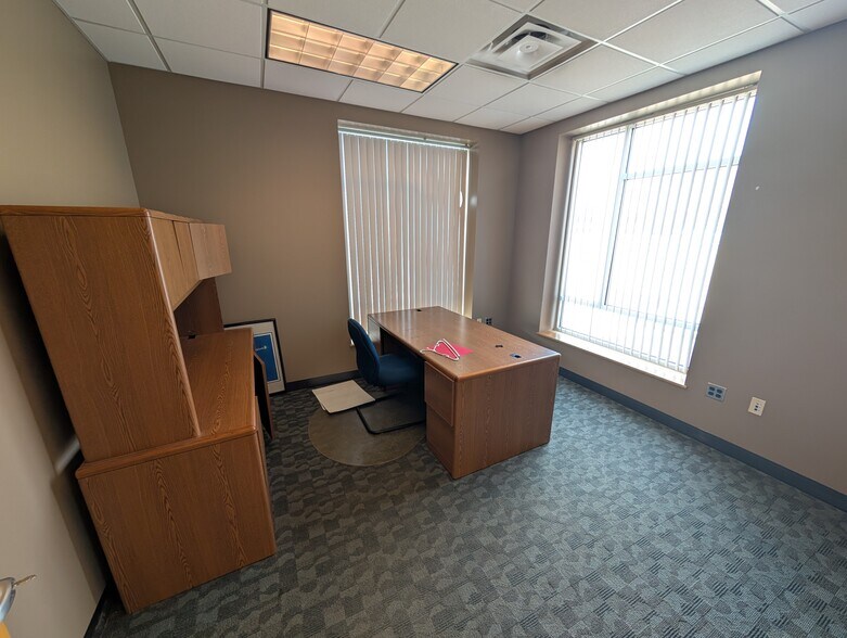 More Photos Of 1650 Afton Rd, Sycamore Distribution For Sale