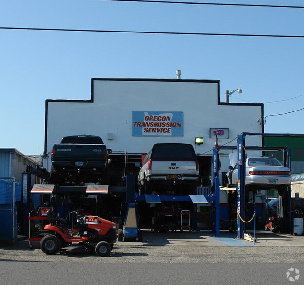 More Photos Of 2030 W 7th Pl, Eugene Auto Repair For Sale