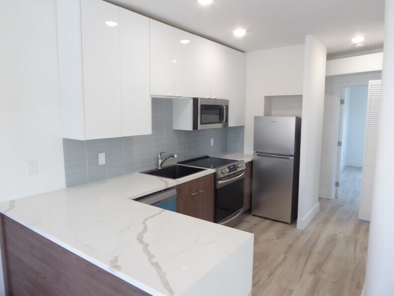 More Photos Of 1000 7th St, Miami Beach Apartments For Sale